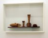 Dieter Wymann, Vasensammlung 3, 1995-2002, MDF, Schellack, Vitrine (Weltformat); Sammlung J.Staeuble - Foto: Elisabeth Schiess.JPG